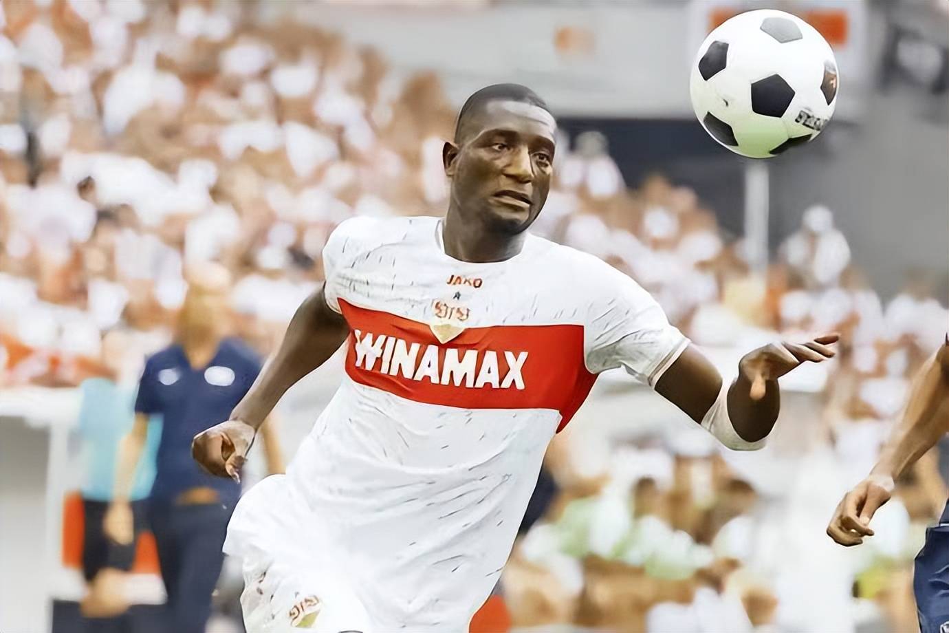 里程碑夜斯图加特造点机会，意大利杯转会期刷纪录，气氛紧张，更衣室氛围转暖的简单介绍