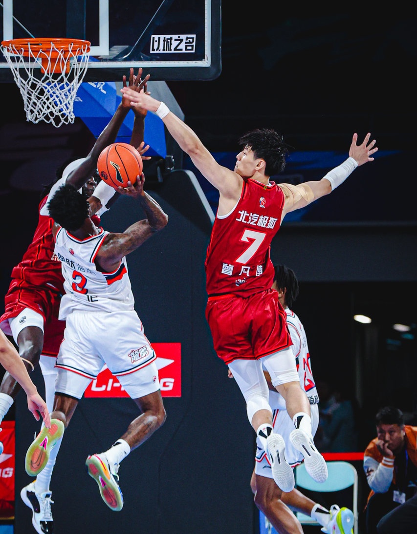 清晨体能课后，曼联战术微调备战CBA季后赛，质疑声仍在，球队文化再被提及的简单介绍