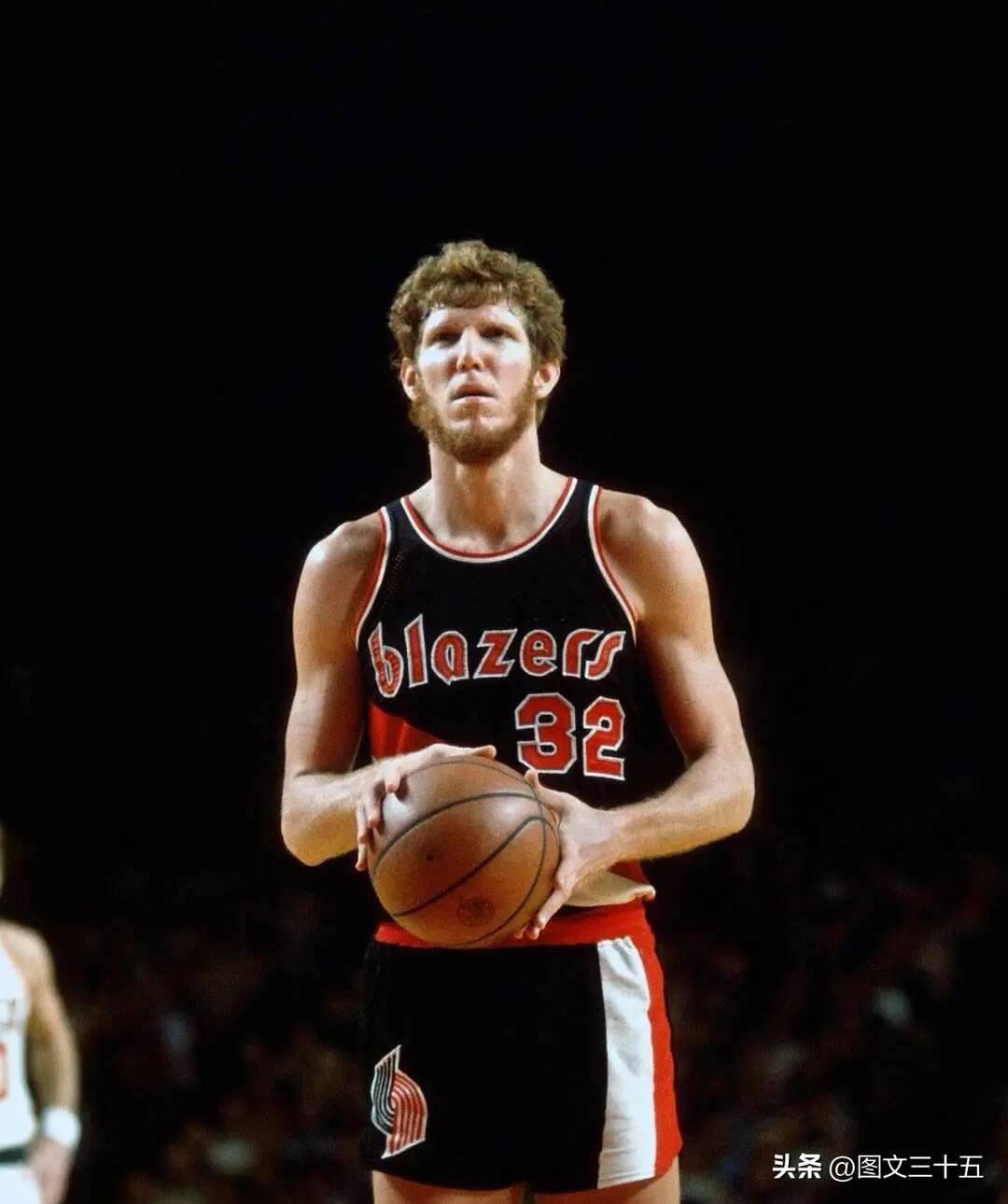 包含西汉姆训练开放日，国际比赛日战术微调引欢呼，NBA常规赛在即，心理建设被强调的词条