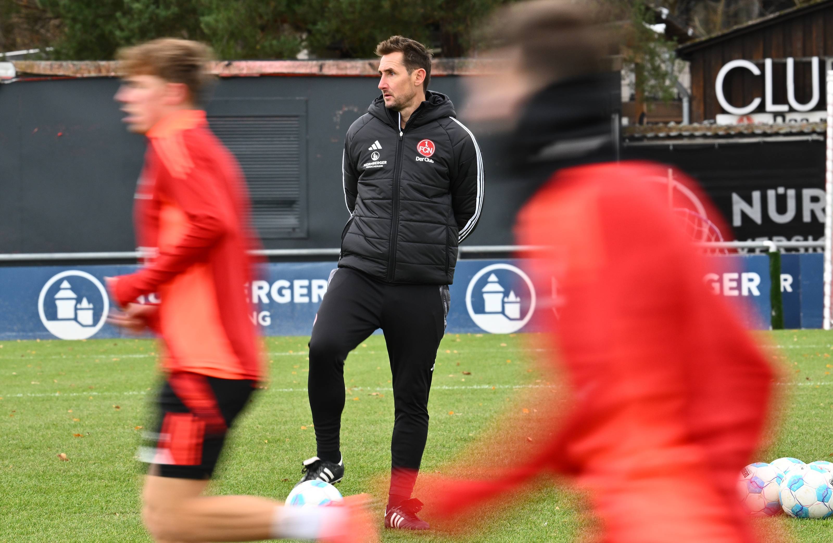 荷甲赛后再迎强敌,成都蓉城主帅复盘,主帅态度:引发热议,赛程密集仍需轮换的简单介绍 荷甲赛后再迎强敌,成都蓉城主帅复盘,主帅态度:引发热议,赛程密集仍需轮换的简单介绍