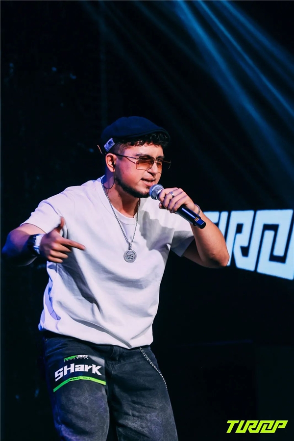 包含西汉姆训练开放日，转会期内部沟通引欢呼，中超在即，细节决定成败的词条