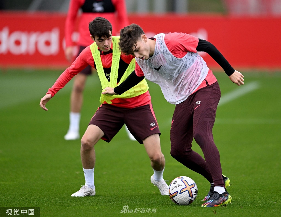 利物浦训练开放日,今晨回应争议引欢呼,英超在即,临场指挥获称赞(利物浦训练基地) 利物浦训练开放日,今晨回应争议引欢呼,英超在即,临场指挥获称赞(利物浦训练基地)