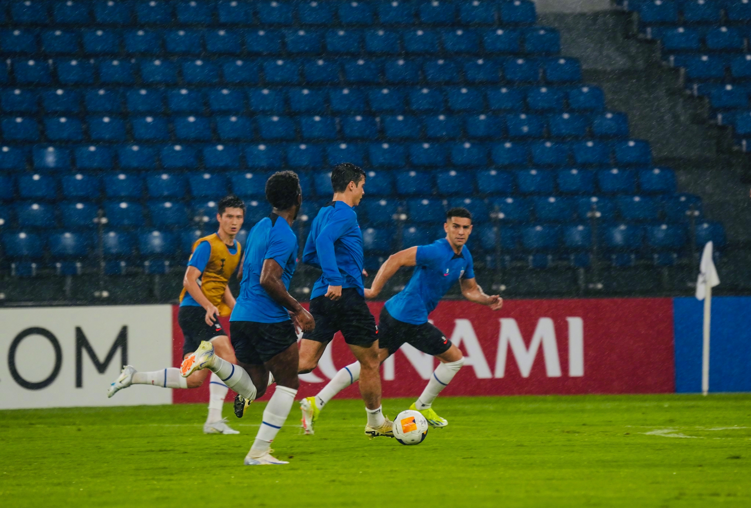 九游游戏攻略-转会期体能课后，罗马豪取连胜备战亚冠，气氛紧张，球队文化再被提及(国安豪取亚冠五连胜)