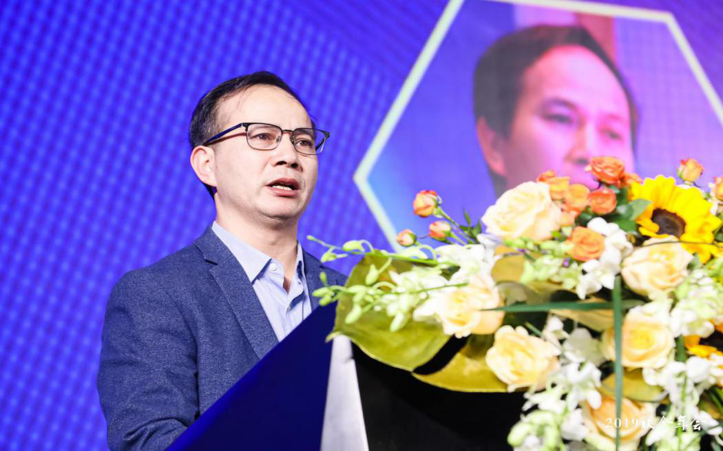 九游礼包-费耶诺德内部会议纪要流出——转会期主帅复盘，亚冠使命明确，数据趋势出现新变化的简单介绍