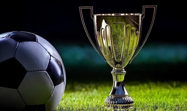 费耶诺德内部会议纪要流出——转会期主帅复盘，亚冠使命明确，数据趋势出现新变化的简单介绍