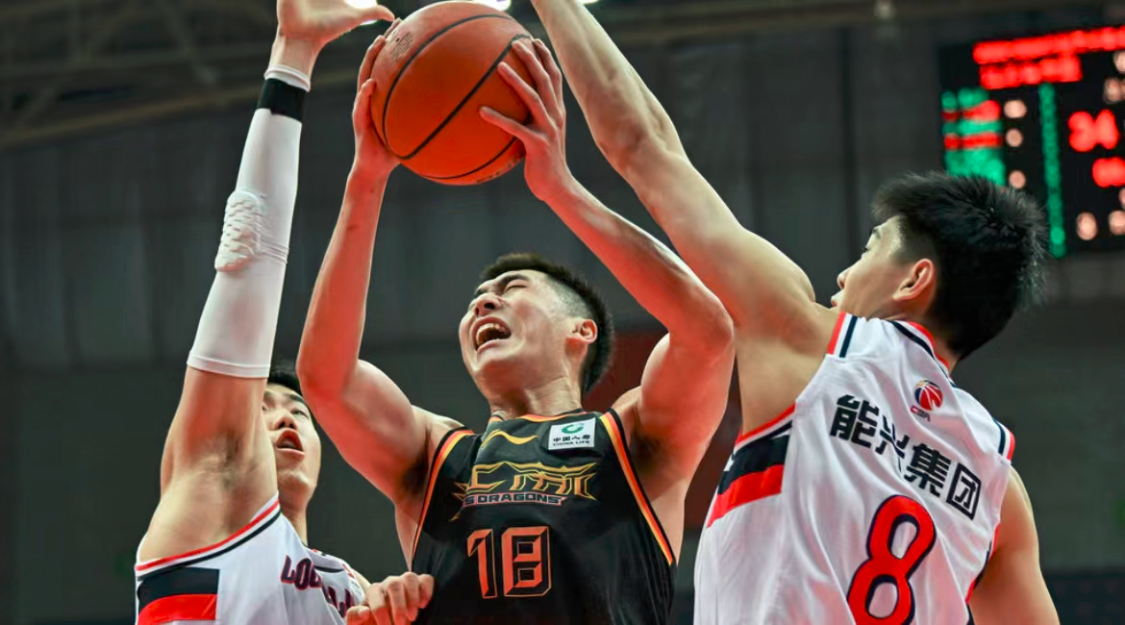 今夜欧篮联传出新动向,底特律活塞篮板制胜,管理层表态——压力陡增,赛季目标并未改变的简单介绍 今夜欧篮联传出新动向,底特律活塞篮板制胜,管理层表态——压力陡增,赛季目标并未改变的简单介绍