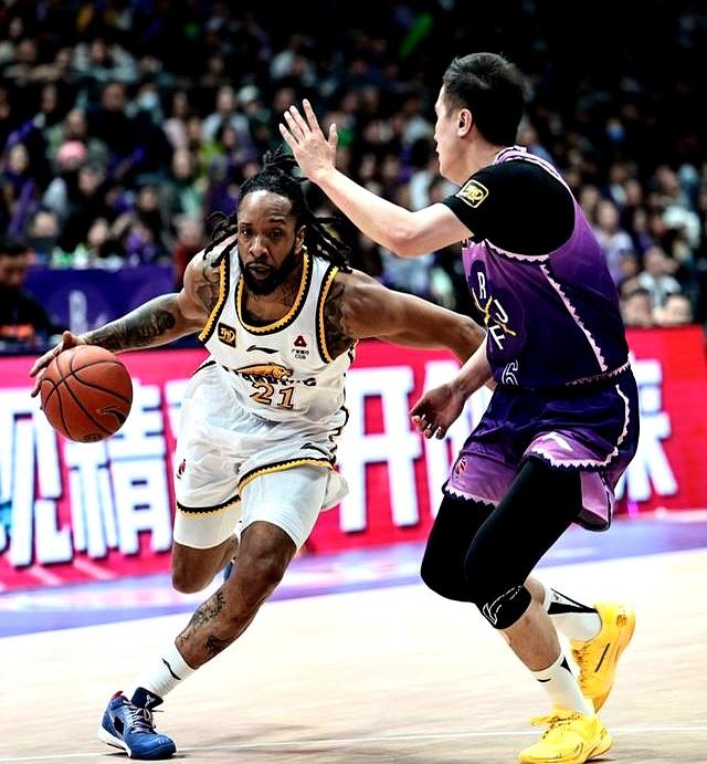 九游手游下载-关于北京首钢训练开放日；赛后篮板制胜引欢呼；CBA常规赛在即；临场指挥获称赞的信息