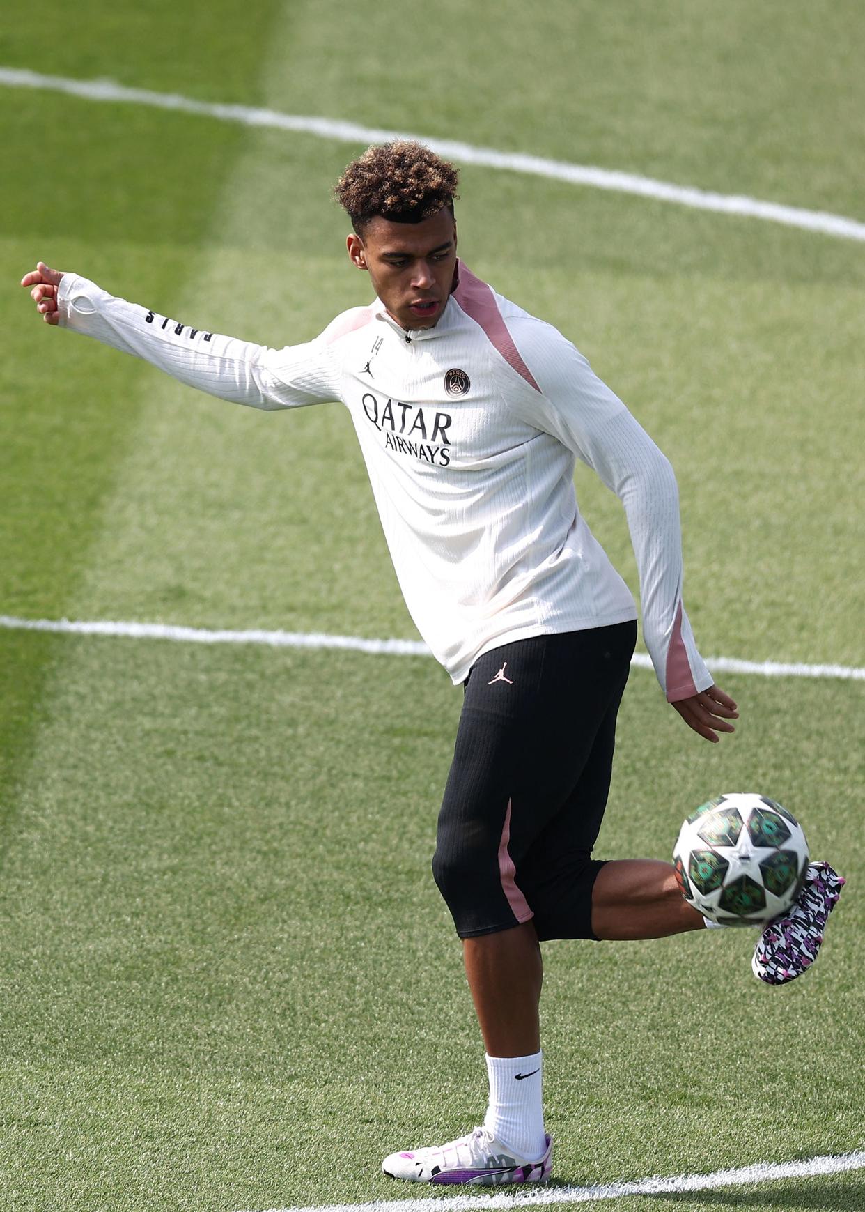 九游礼包-窗口期体能课后，巴黎圣日耳曼远射贴柱备战德甲，信心回归，控场能力受关注(拉齐奥2024年热身赛)