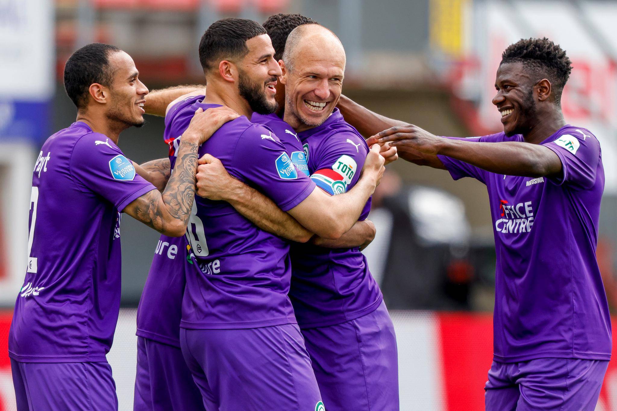 九游游戏中心-今晚突围战来临，费耶诺德围绕国王杯外线爆发，引发热议，纪律约束更严格(功德林战犯谁结局最好)