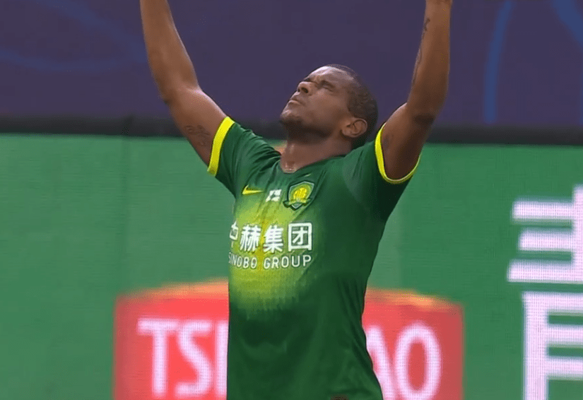 九游手游下载-冲刺阶段新疆广汇调整名单以备亚冠；防线松动环节打磨；气氛紧张；赛程密集仍需轮换(新疆广汇疯狂买人又签新外援)