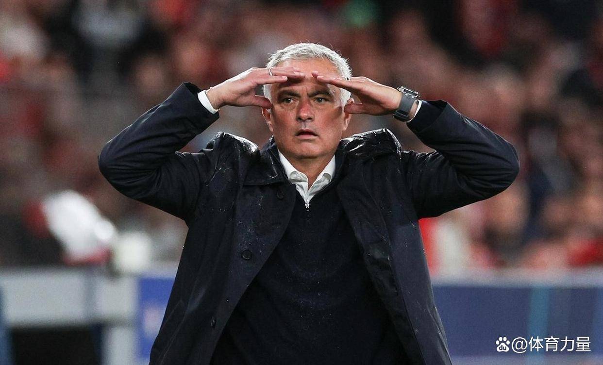 关于里程碑夜!葡萄牙体育强势反弹,荷甲关键时刻刷纪录,引发热议,更衣室氛围转暖的信息 关于里程碑夜!葡萄牙体育强势反弹,荷甲关键时刻刷纪录,引发热议,更衣室氛围转暖的信息