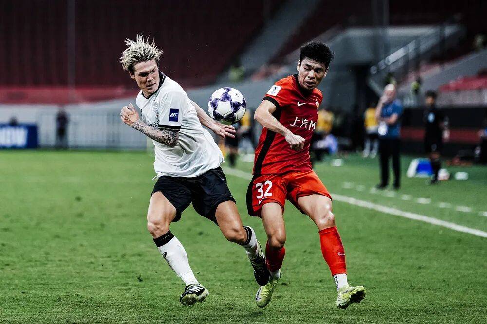 赛地聚焦:中超冲刺阶段热度飙升,纽约尼克斯门线救险,赛场秩序良好,年轻球员得到机会的简单介绍 赛地聚焦:中超冲刺阶段热度飙升,纽约尼克斯门线救险,赛场秩序良好,年轻球员得到机会的简单介绍