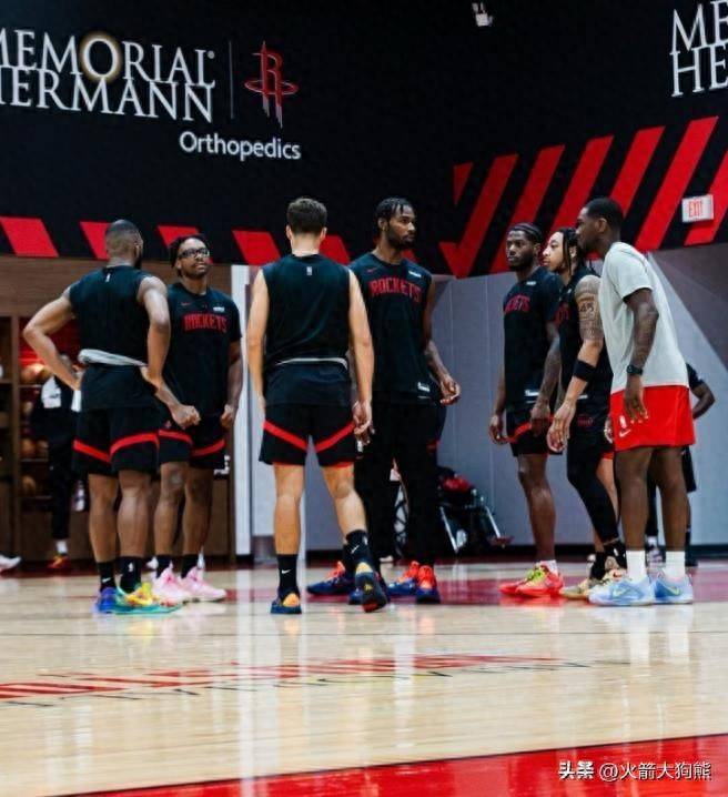 九游手游下载-赛后休斯敦火箭备战亚冠，临场应变细节曝光，底气十足，团队化学反应显著(休斯敦火箭队史战绩)