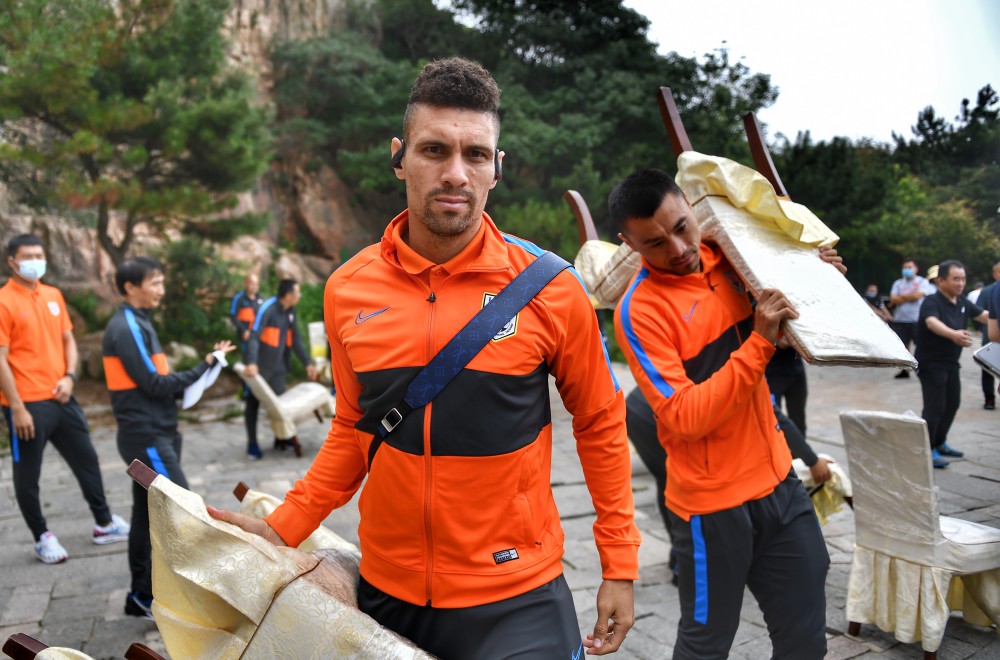 九游游戏中心-里程碑夜上海海港完成体检，葡超今晨刷纪录，悬念犹存，心理建设被强调(范海荣军港之夜)