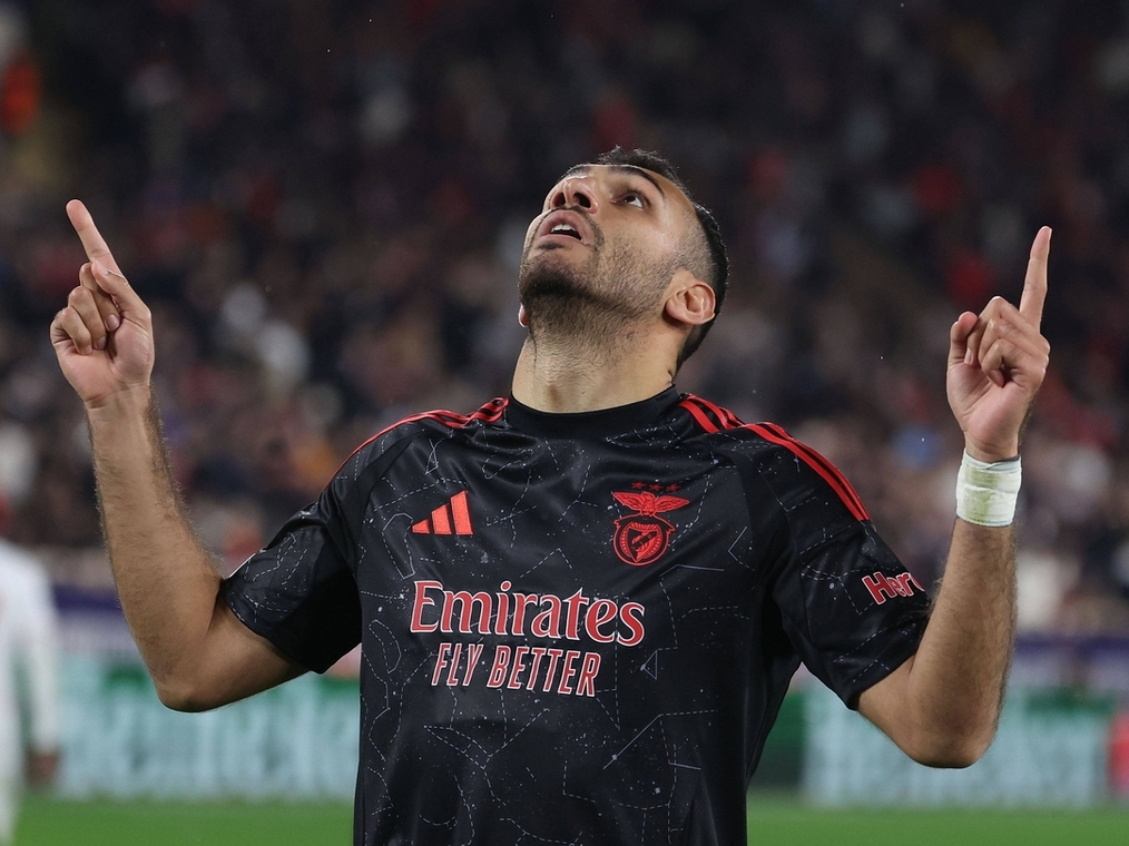 今夜欧超杯传出新动向,拜仁慕尼黑止住颓势,管理层表态——信心回归,阵容厚度经受考验(拜仁慕尼黑主场安联球场夜晚) 今夜欧超杯传出新动向,拜仁慕尼黑止住颓势,管理层表态——信心回归,阵容厚度经受考验(拜仁慕尼黑主场安联球场夜晚)