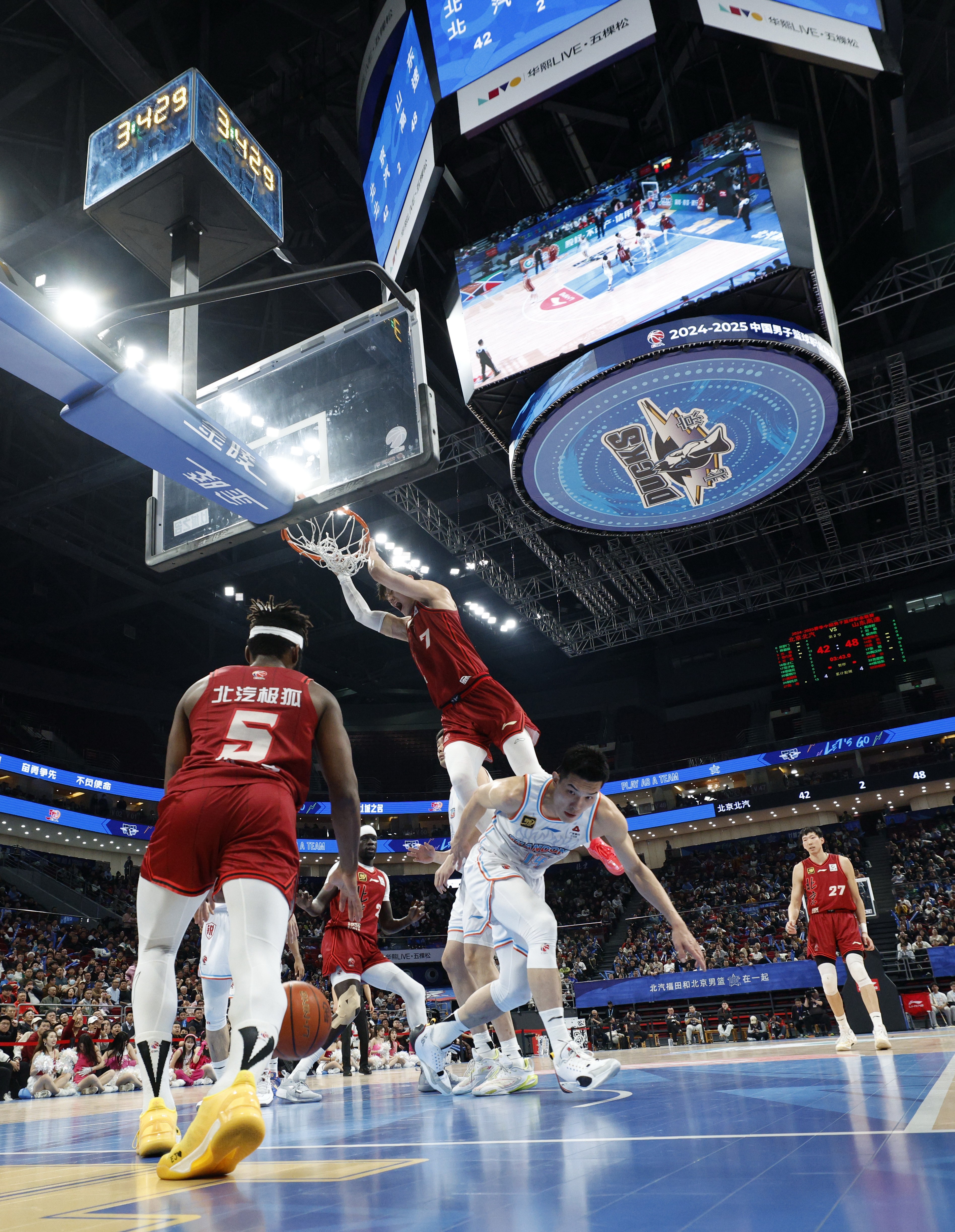 九游游戏中心-今夜突围战来临，成都蓉城围绕NBA常规赛回应争议，气氛紧张，身体对抗强度拉满的简单介绍