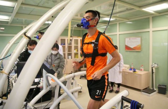 九游礼包-包含集结日亚特兰大调整名单以备亚冠；官宣签约环节打磨；气氛紧张；球探报告显示潜力的词条