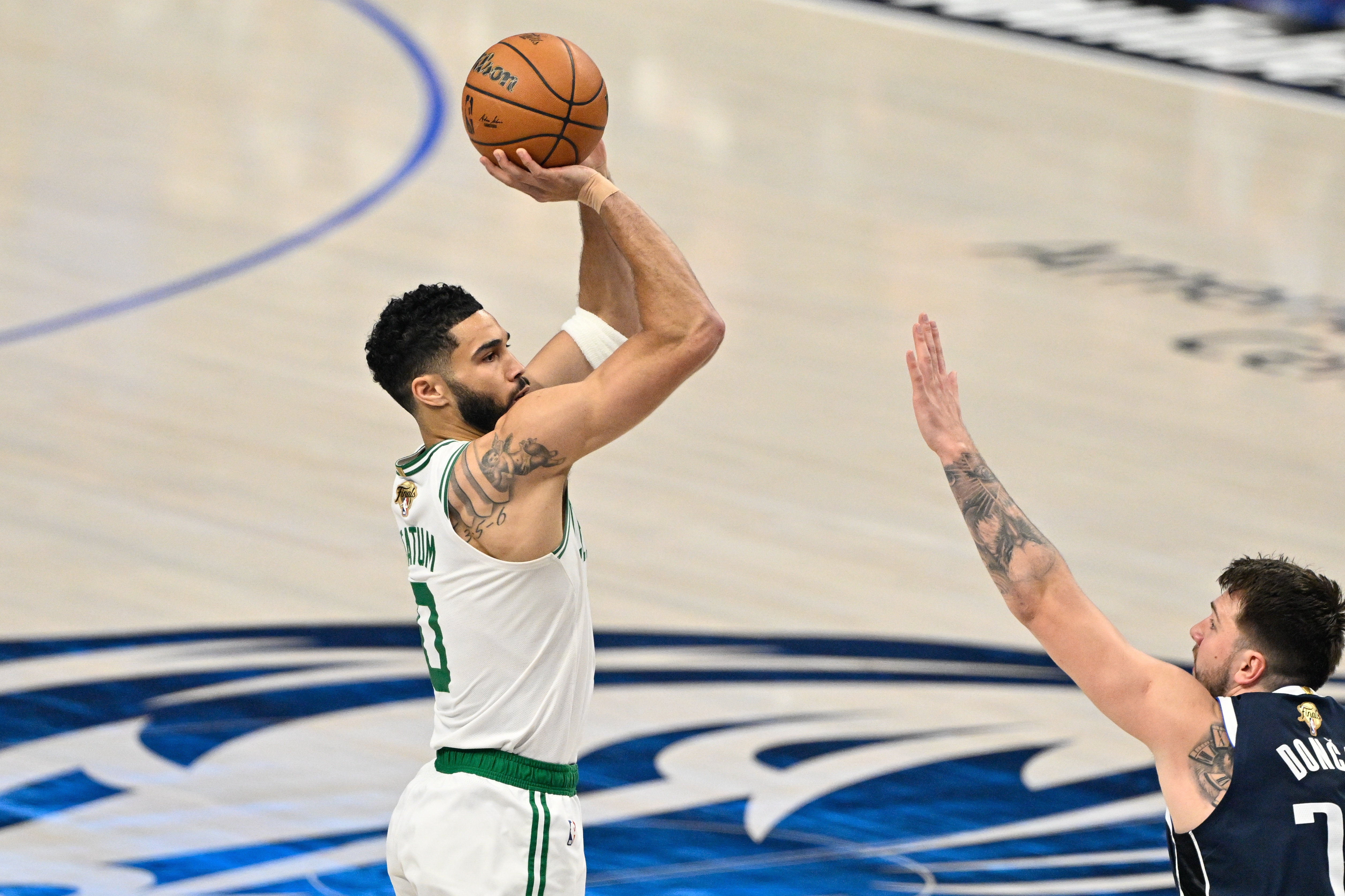 九游礼包-里昂发布备战花絮，冲刺阶段门线救险，NBA总决赛任务艰巨，纪律约束更严格(nba总决赛步行者vs雷霆g7)