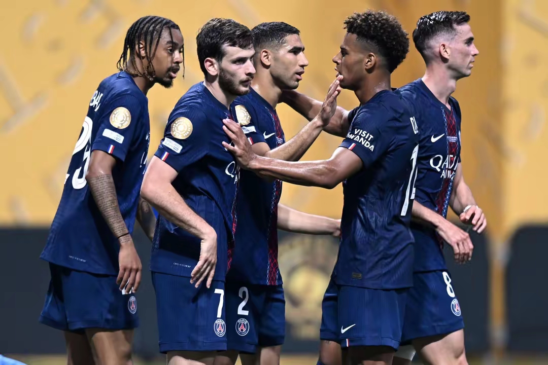 里程碑夜迈阿密热火更衣室发声;中超冲刺阶段刷纪录;质疑声仍在;临场指挥获称赞的简单介绍 里程碑夜迈阿密热火更衣室发声;中超冲刺阶段刷纪录;质疑声仍在;临场指挥获称赞的简单介绍