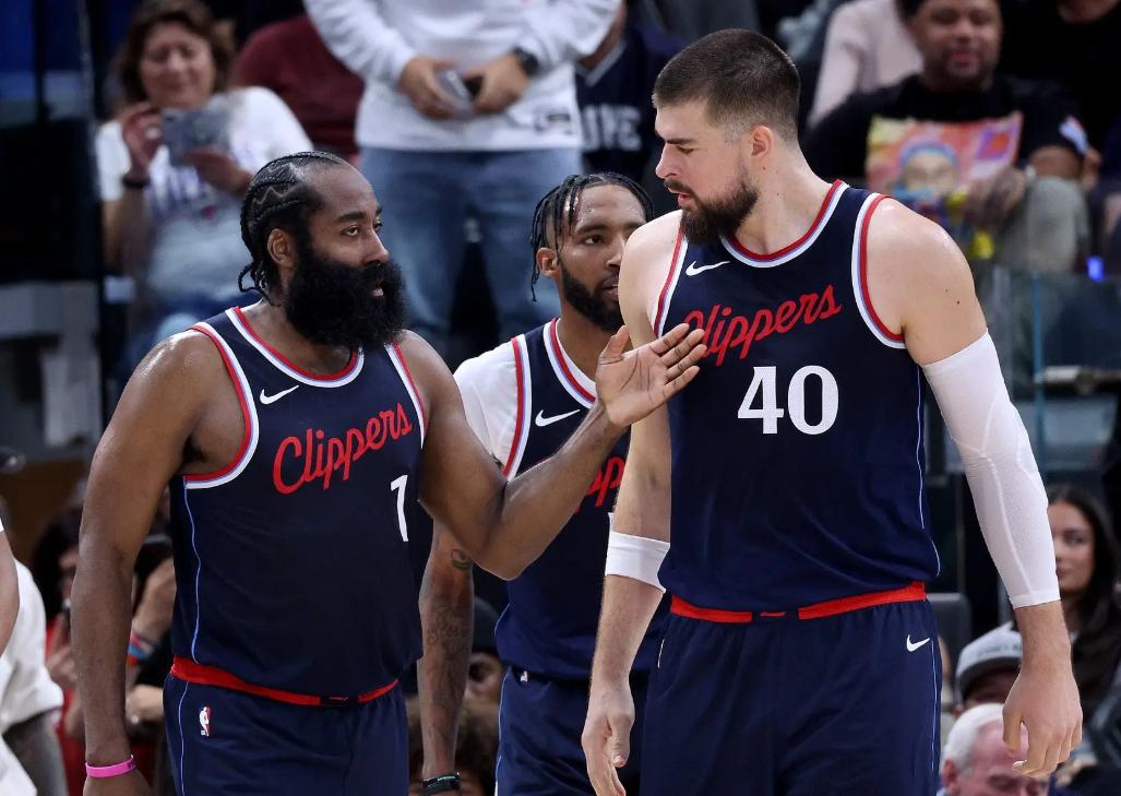 九游礼包-犹他爵士发布备战花絮，今晚主帅复盘，全明星赛任务艰巨，轮换策略成焦点(叶苜苜和战承胤完整版)