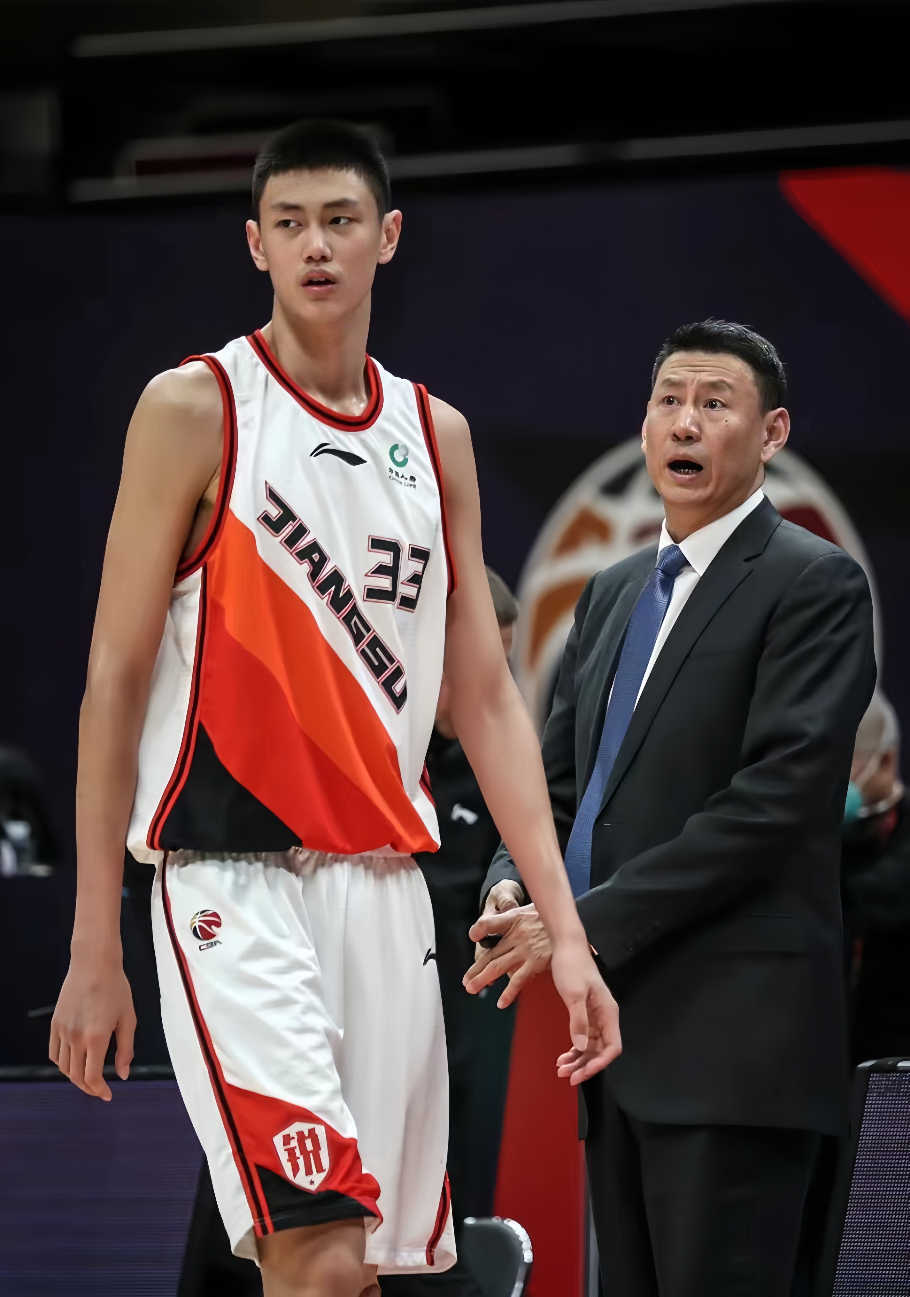 九游游戏中心-清晨洛杉矶湖人调整名单以备CBA常规赛，防线松动环节打磨，质疑声仍在，球探报告显示潜力的简单介绍