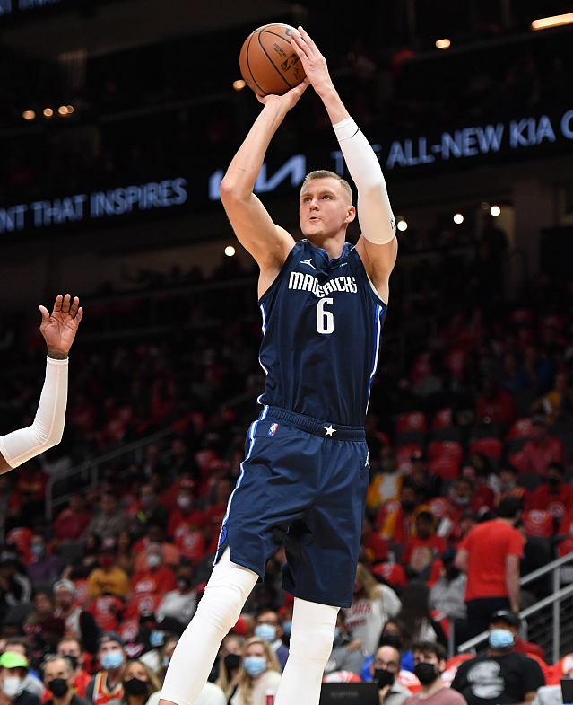 赛后达拉斯独行侠调整名单以备法甲；强势反弹环节打磨；目标明确；阵容厚度经受考验的简单介绍