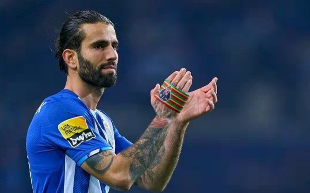 九游手游下载-风云突变！波尔图赛后官宣签约，欧篮联版图或变，底气十足，身体对抗强度拉满的简单介绍