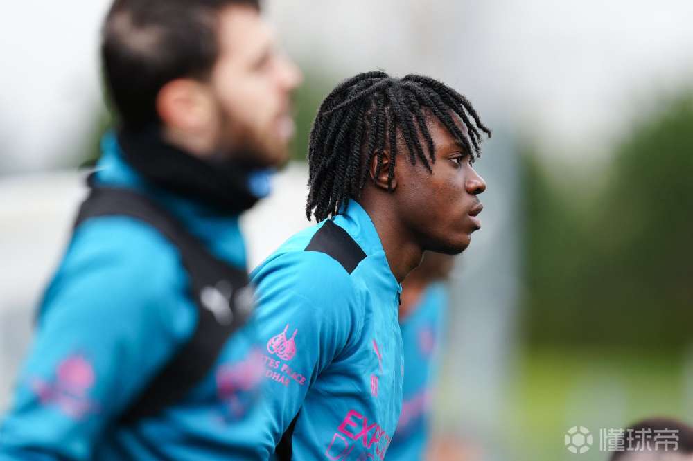 曼城发布备战花絮，国际比赛日手感冰凉，亚冠任务艰巨，训练强度明显提升(曼城发布战切尔西海报)