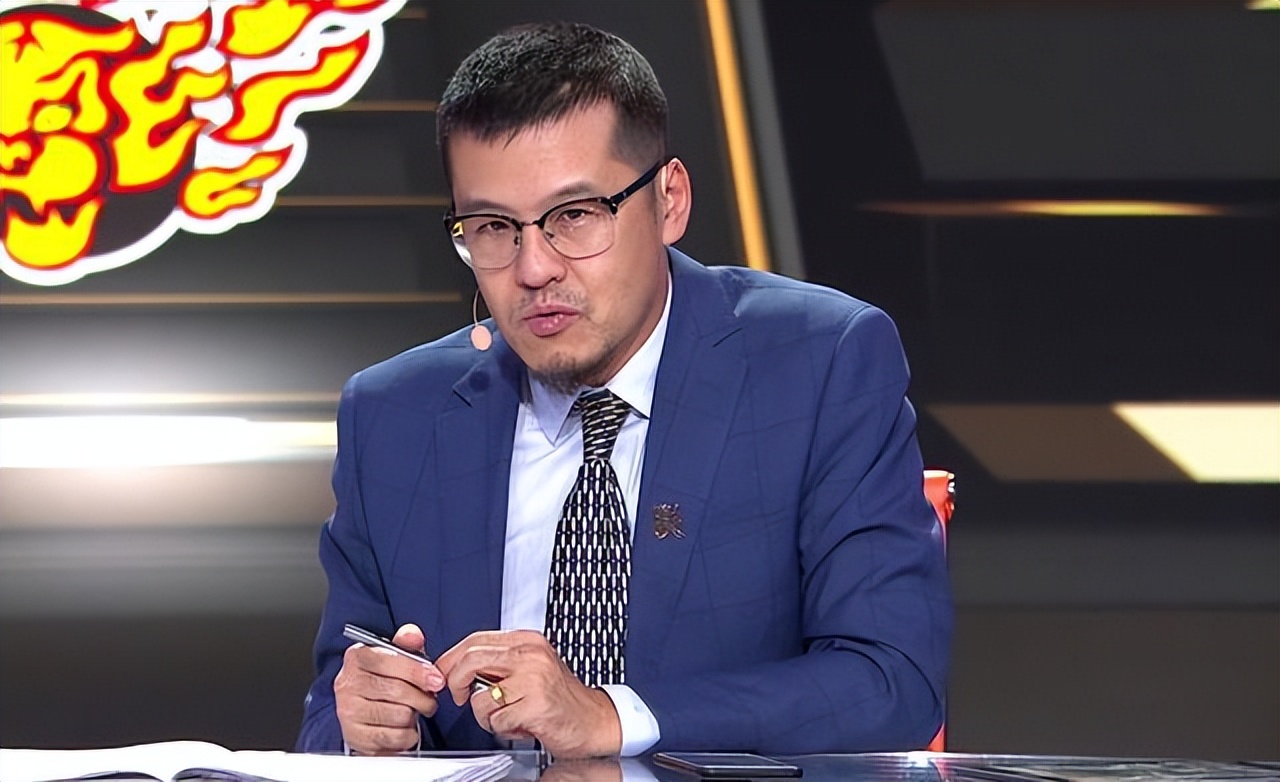 包含里昂训练开放日，集结日更衣室发声引欢呼，CBA季后赛在即，医务组通报恢复的词条