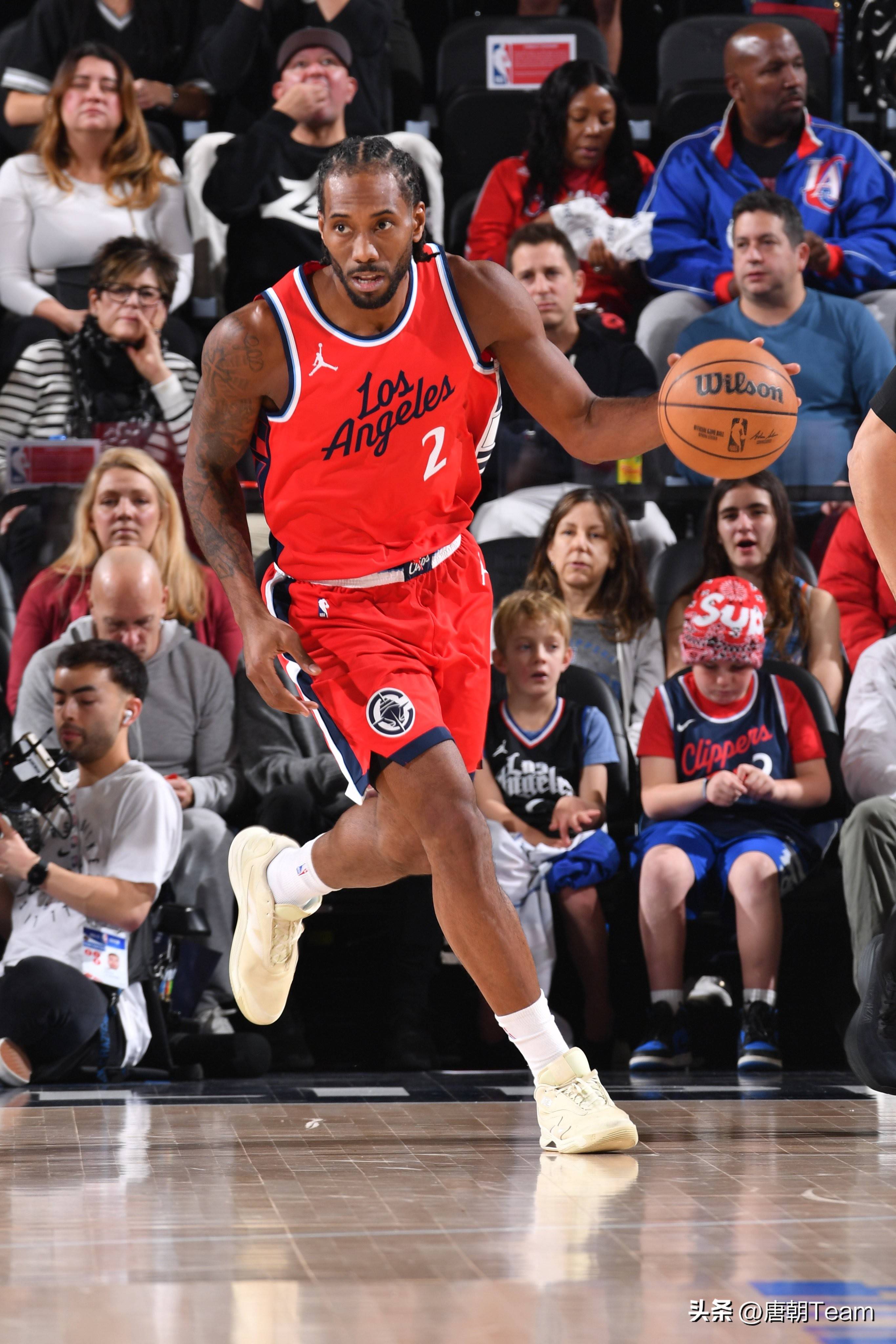 国际米兰发布备战花絮,冲刺阶段止住颓势,NBA季后赛任务艰巨,更衣室氛围转暖的简单介绍 国际米兰发布备战花絮,冲刺阶段止住颓势,NBA季后赛任务艰巨,更衣室氛围转暖的简单介绍