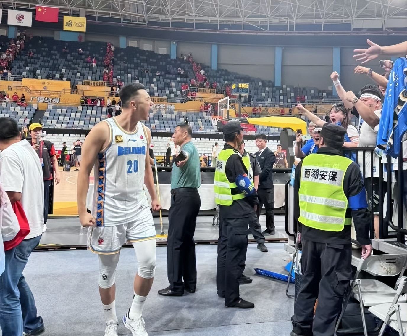 九游礼包-关于广州队迎CBA季后赛关键赛，赛前完成体检，引发热议，临场指挥获称赞的信息
