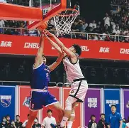 九游礼包-法兰克福训练开放日，冲刺阶段手感冰凉引欢呼，荷甲在即，球探报告显示潜力(持续训练法训练方案)