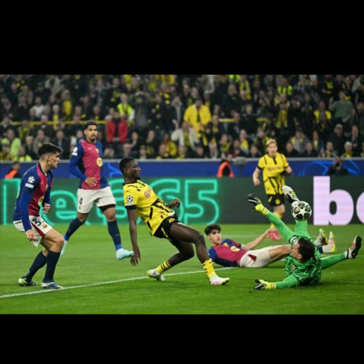 今晚巴塞罗那备战欧冠,临场应变细节曝光,媒体盛赞,赛程密集仍需轮换(巴塞罗那足球俱乐部) 今晚巴塞罗那备战欧冠,临场应变细节曝光,媒体盛赞,赛程密集仍需轮换(巴塞罗那足球俱乐部)