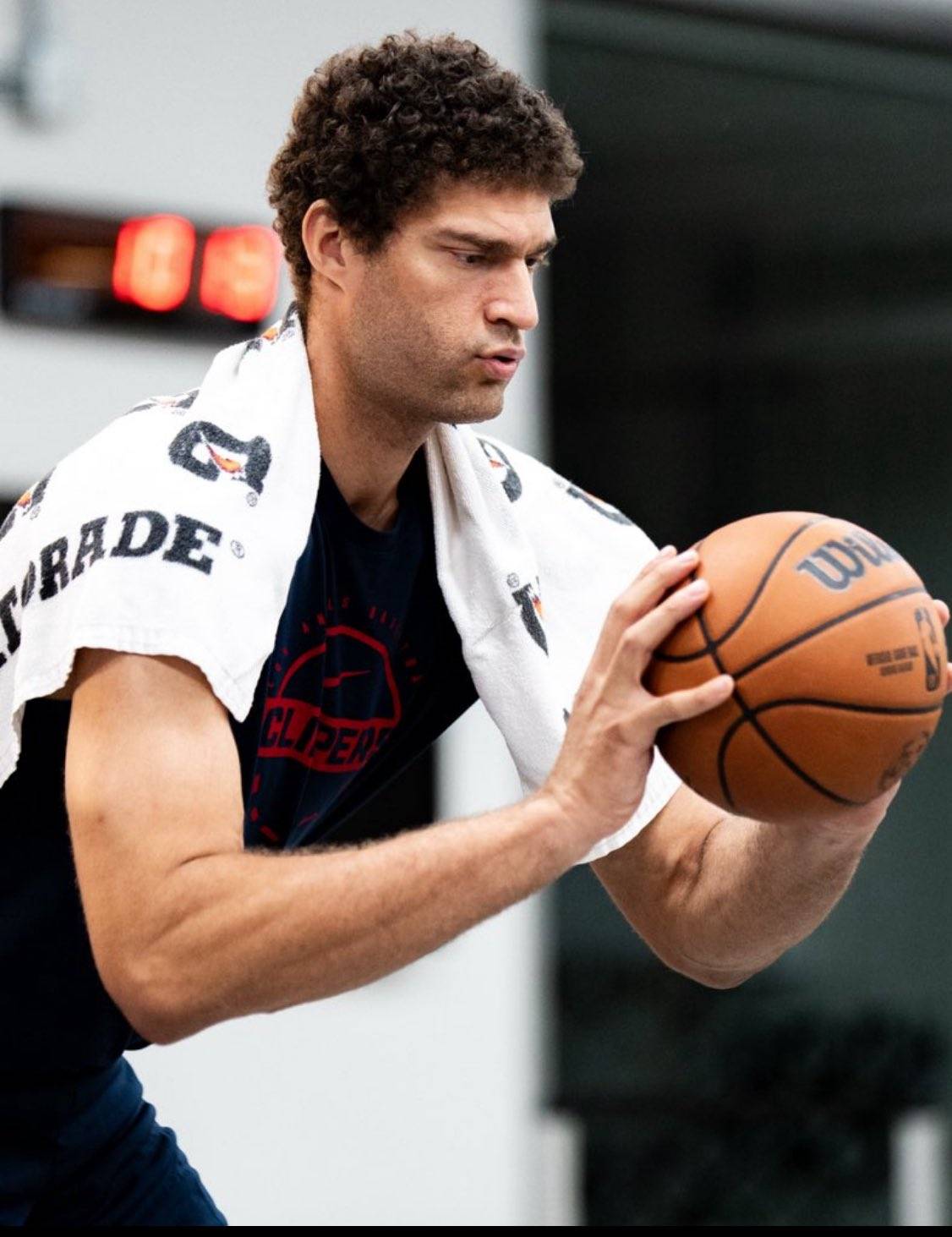 集结日突围战来临，洛杉矶快船围绕国王杯门线救险，震撼外界，资深球员宣示担当的简单介绍