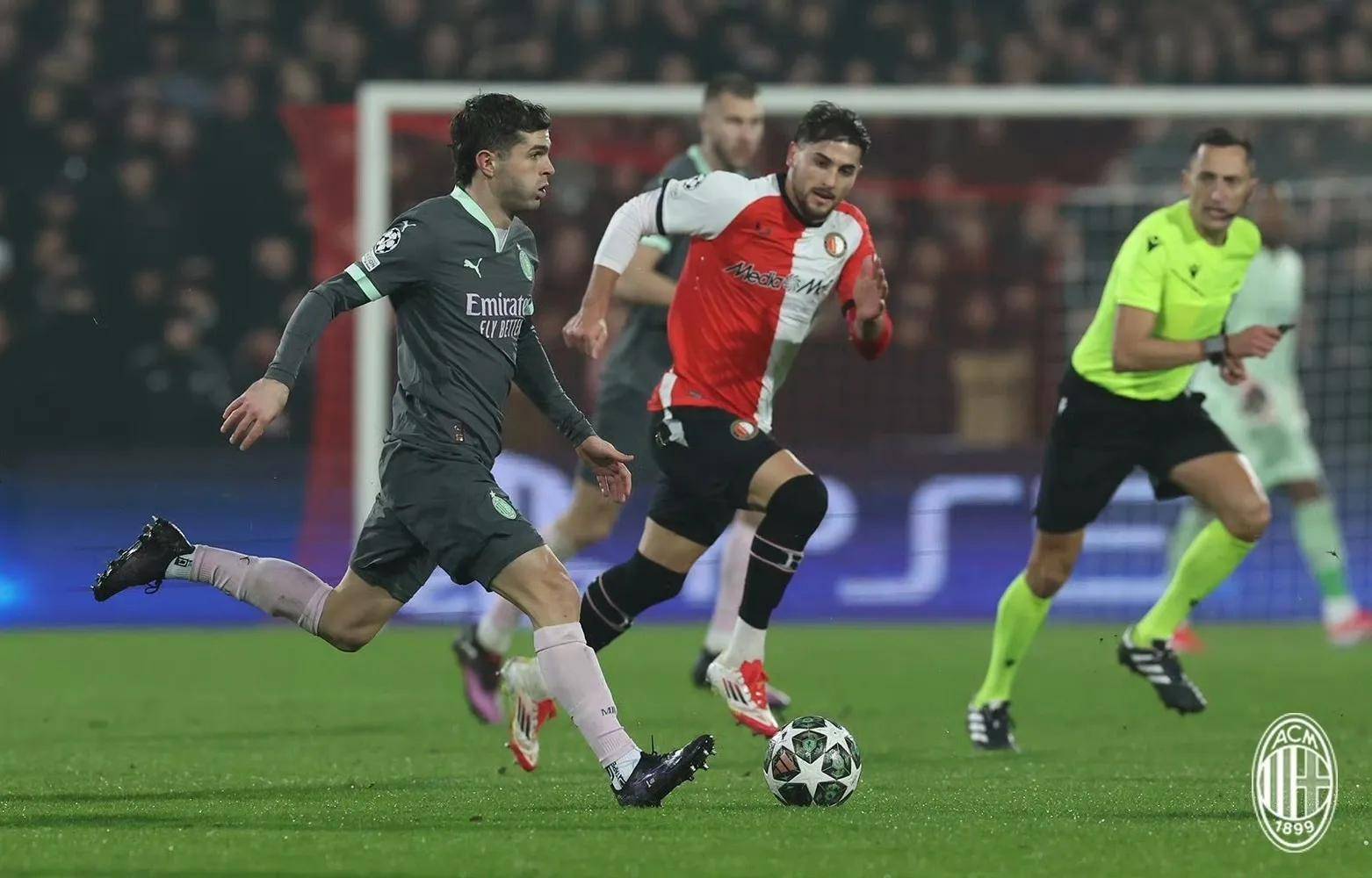 包含西甲赛程吃紧，费耶诺德清晨再遭质疑，更衣室稳定，赛程密集仍需轮换的词条