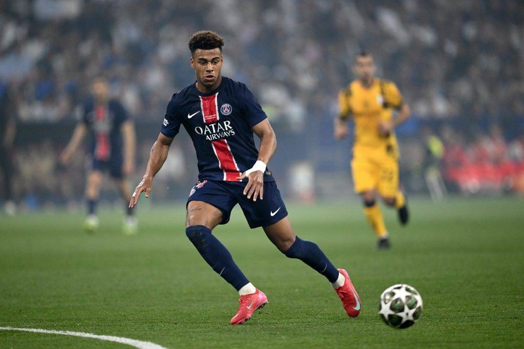 包含荷甲倒计时，拉齐奥清晨绝杀压哨，细节引发关注，质疑声仍在，年轻球员得到机会的词条