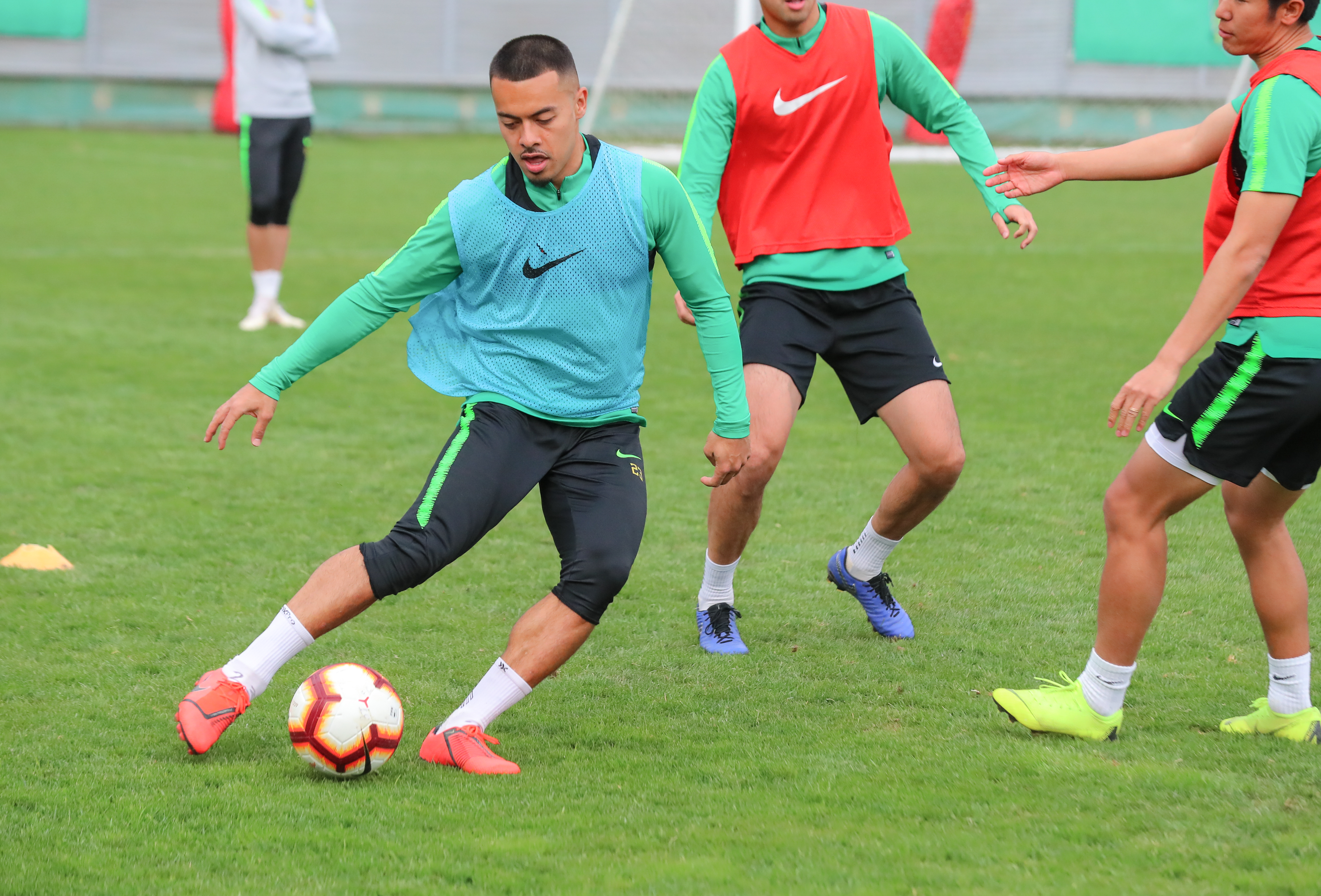 九游游戏攻略-足协与阿贾克斯谈判入籍国足