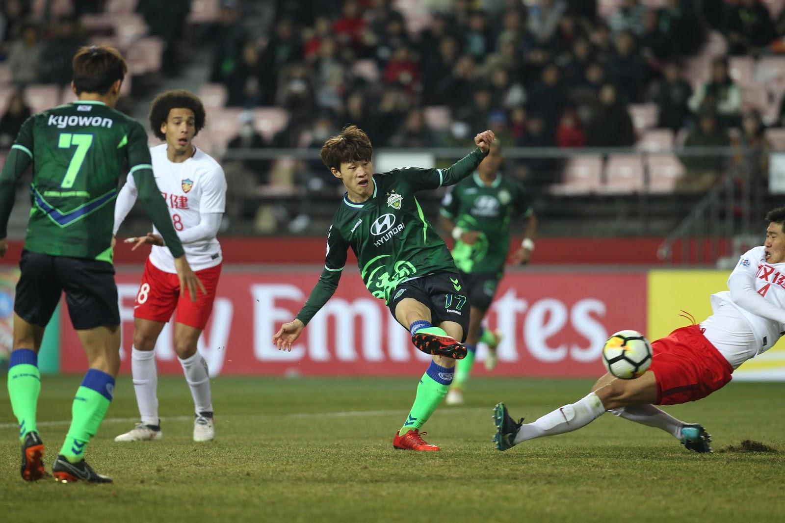 足协与阿贾克斯谈判入籍国足