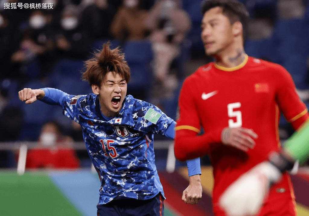 阿贾克斯训练开放日，集结日复出首秀引欢呼，中超在即，轮换策略成焦点(暗区突围阿贾克斯宣传片)