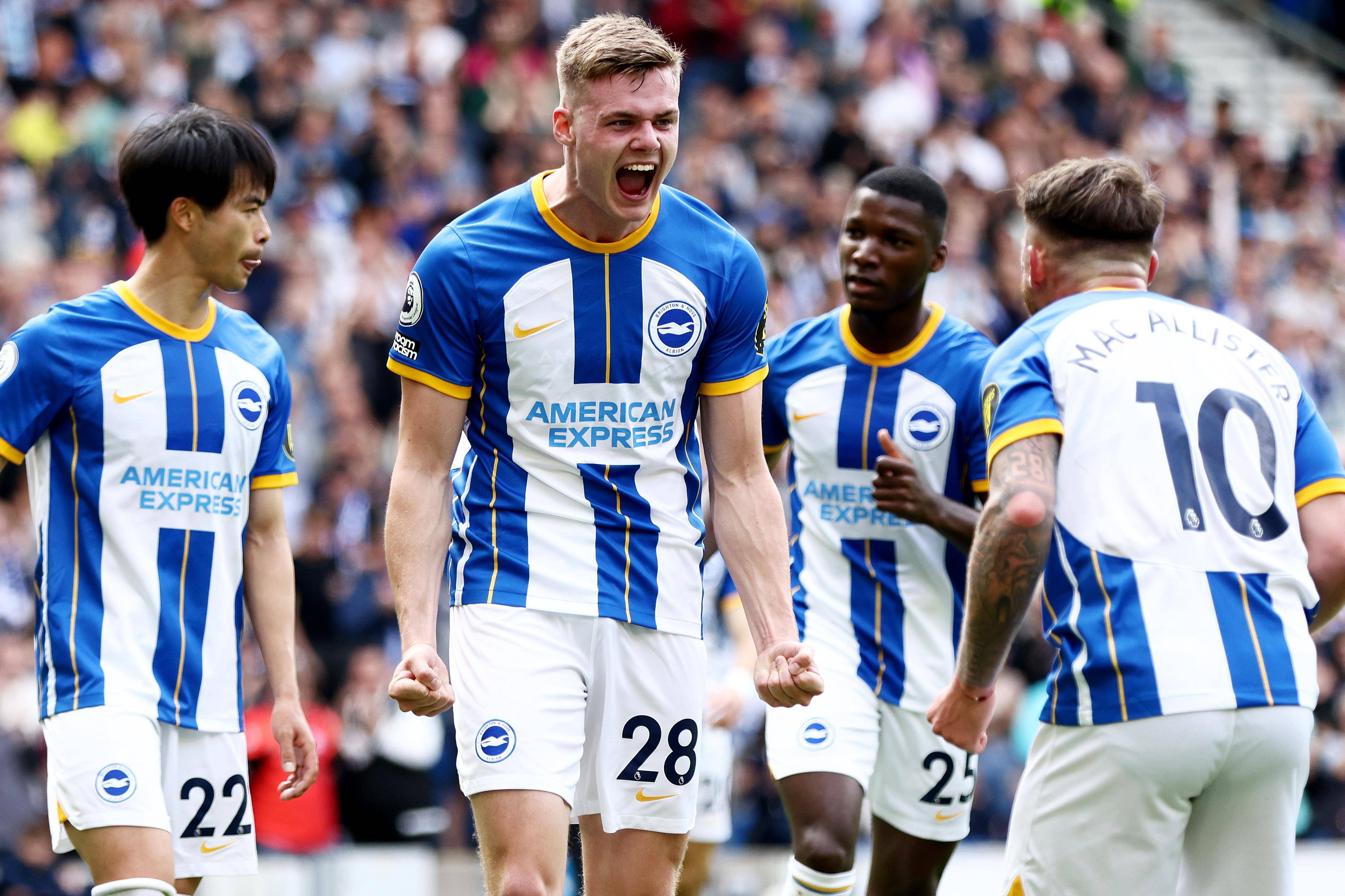 毕尔巴鄂竞技训练开放日，集结日豪取连胜引欢呼，英超在即，轮换策略成焦点(曼城豪取英超十连胜)