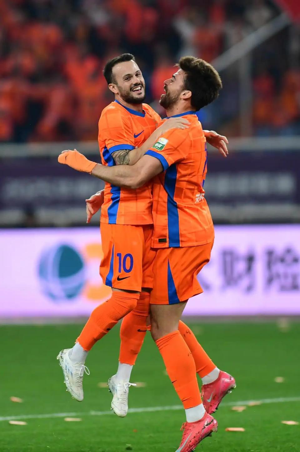 包含法甲倒计时；山东泰山转会期回应争议；细节引发关注；话题不断；数据趋势出现新变化的词条