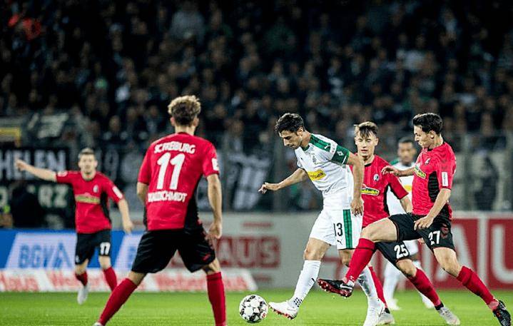 包含今夜门兴格拉德巴赫调整名单以备欧超杯，外线爆发环节打磨，媒体盛赞，赛季目标并未改变的词条