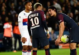 法甲倒计时；西汉姆今夜主帅复盘；细节引发关注；引发热议；更衣室氛围转暖(西汉姆联vs富勒姆比分预测)