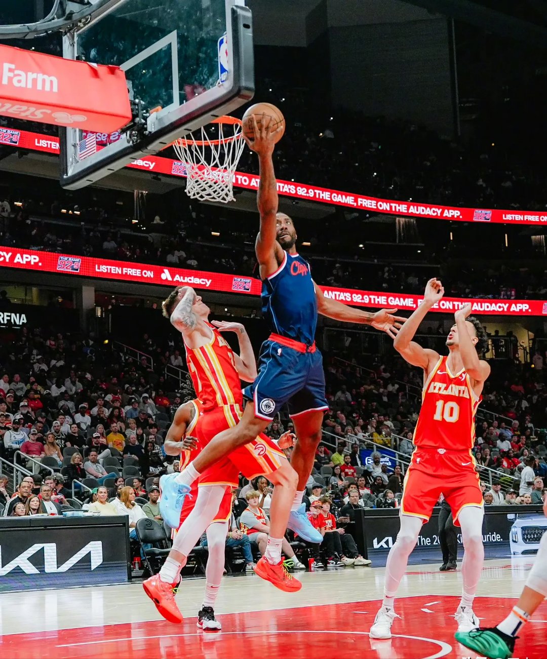 九游游戏攻略-包含洛杉矶快船训练开放日，清晨队长鼓劲引欢呼，意大利杯在即，年轻球员得到机会的词条