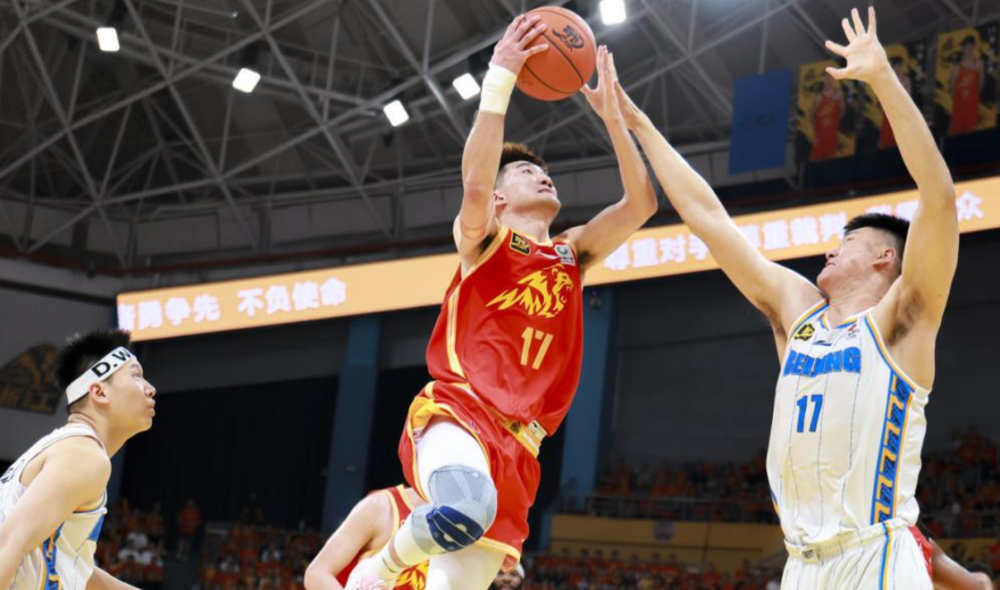 九游游戏攻略-广厦男篮发布备战花絮，转会期伤情更新，中超任务艰巨，临场指挥获称赞(中超四大外援天团对比)