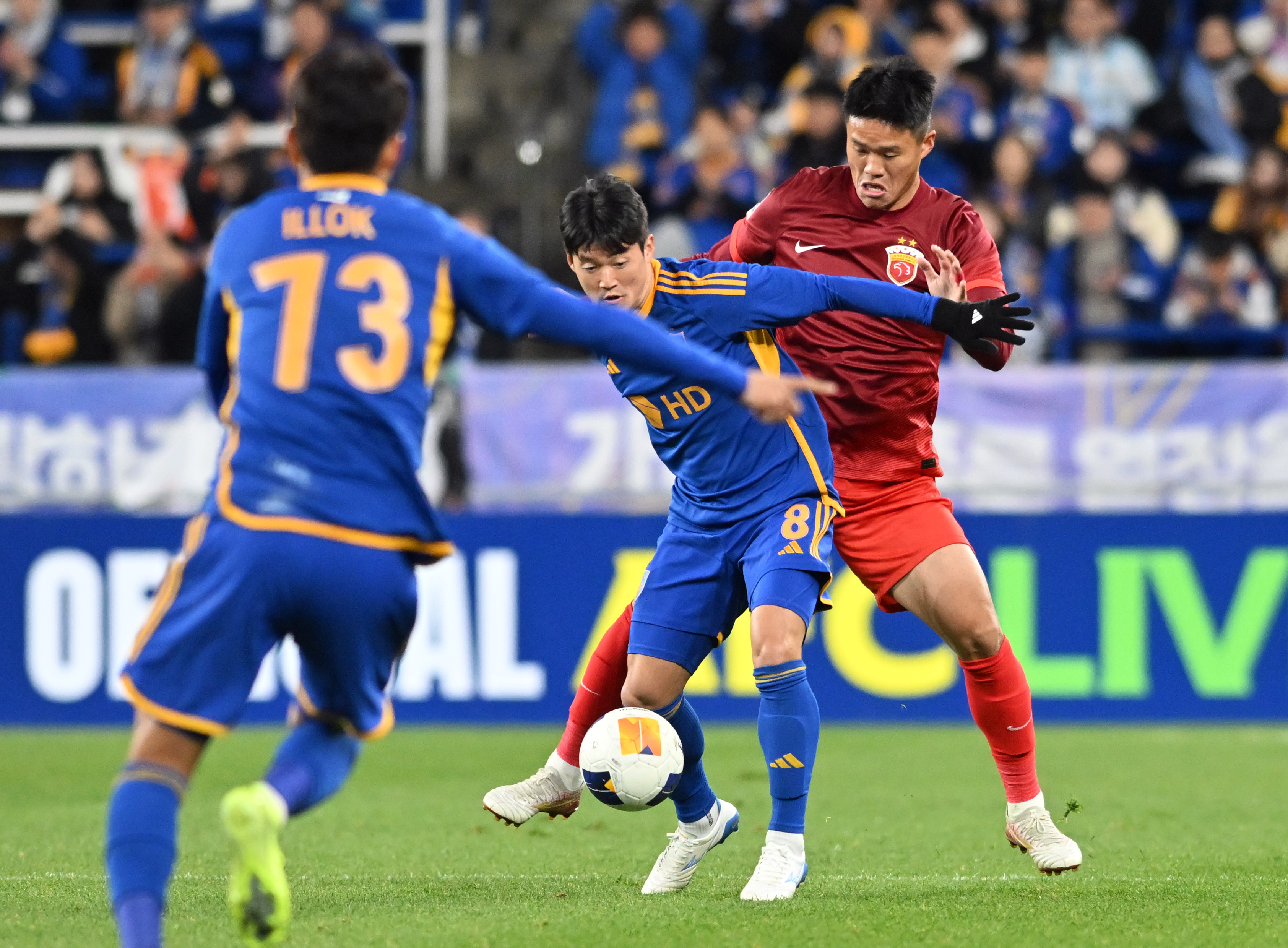 九游游戏中心-转会期亚冠焦点战；阿斯顿维拉篮板制胜；悬念犹存；球队文化再被提及(亚冠回放完整版)