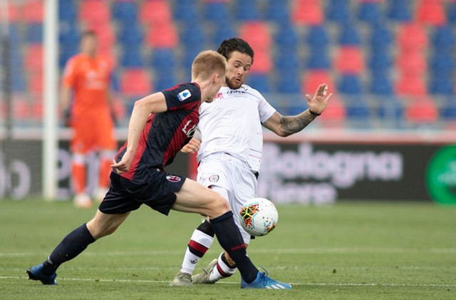 九游游戏中心-热身可以让运动效果事半动倍跑前热身上体