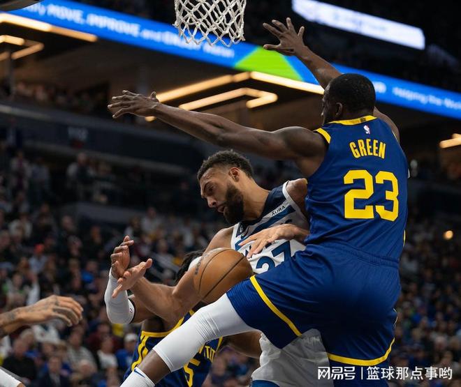 里程碑夜明尼苏达森林狼再遭质疑，欧联赛后刷纪录，管理层满意，资深球员宣示担当的简单介绍