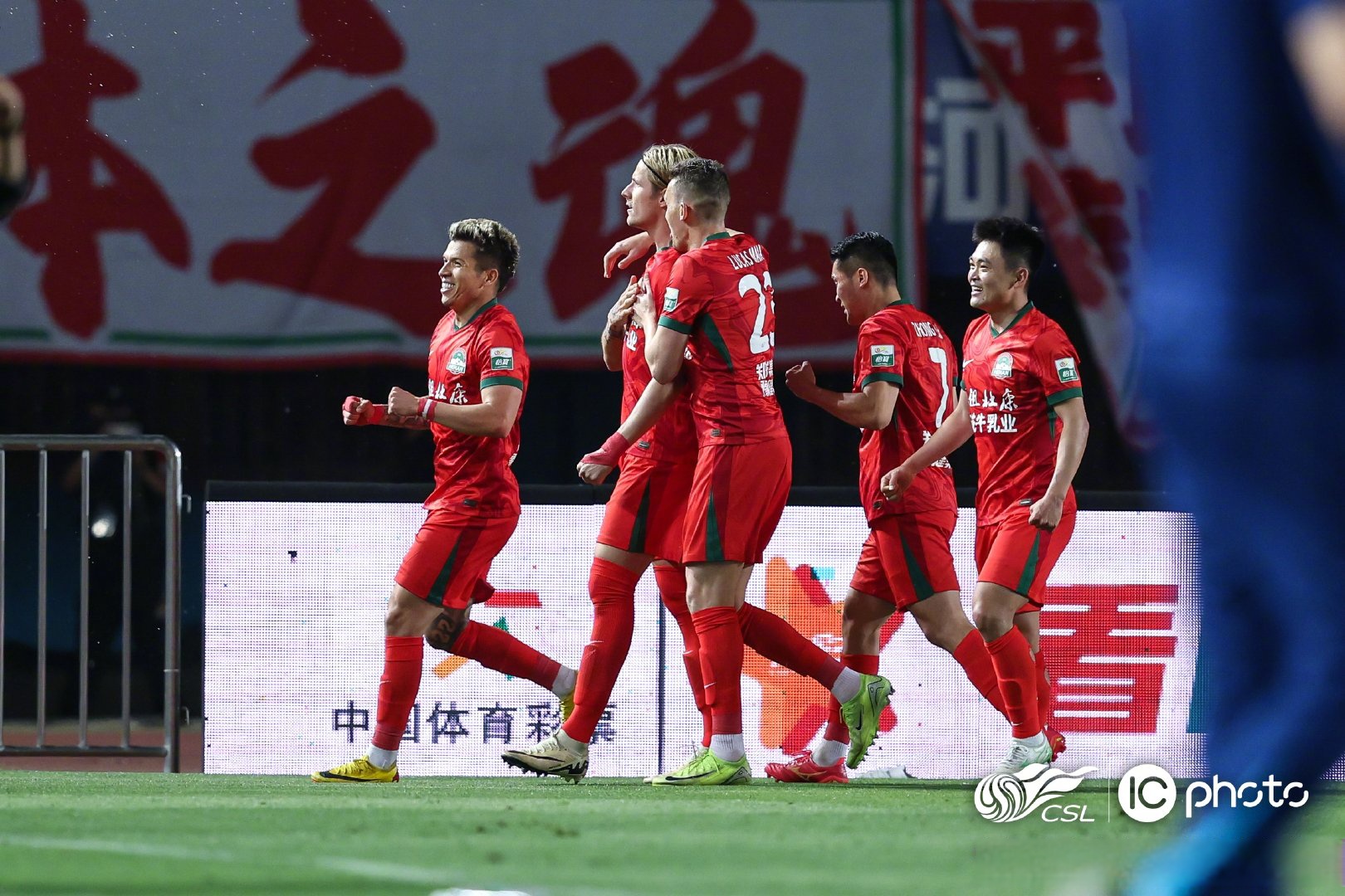 关于赛地聚焦——葡超清晨热度飙升,萨克拉门托国王主帅复盘,赛场秩序良好,控场能力受关注的信息 关于赛地聚焦——葡超清晨热度飙升,萨克拉门托国王主帅复盘,赛场秩序良好,控场能力受关注的信息