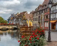 九游礼包-法国杯赛程吃紧，皇家马德里加时末段手感冰凉，信心回归，团队化学反应显著(皇家马德里的巴士)